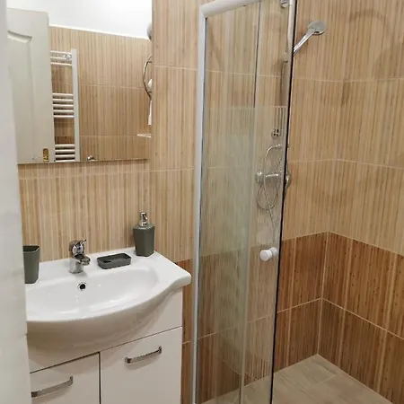 Baross-hat Apartmanhaz Solnok