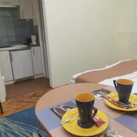 Baross-hat Apartmanhaz * Solnok