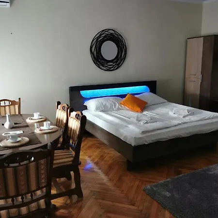 Baross-hat Apartmanhaz Daire